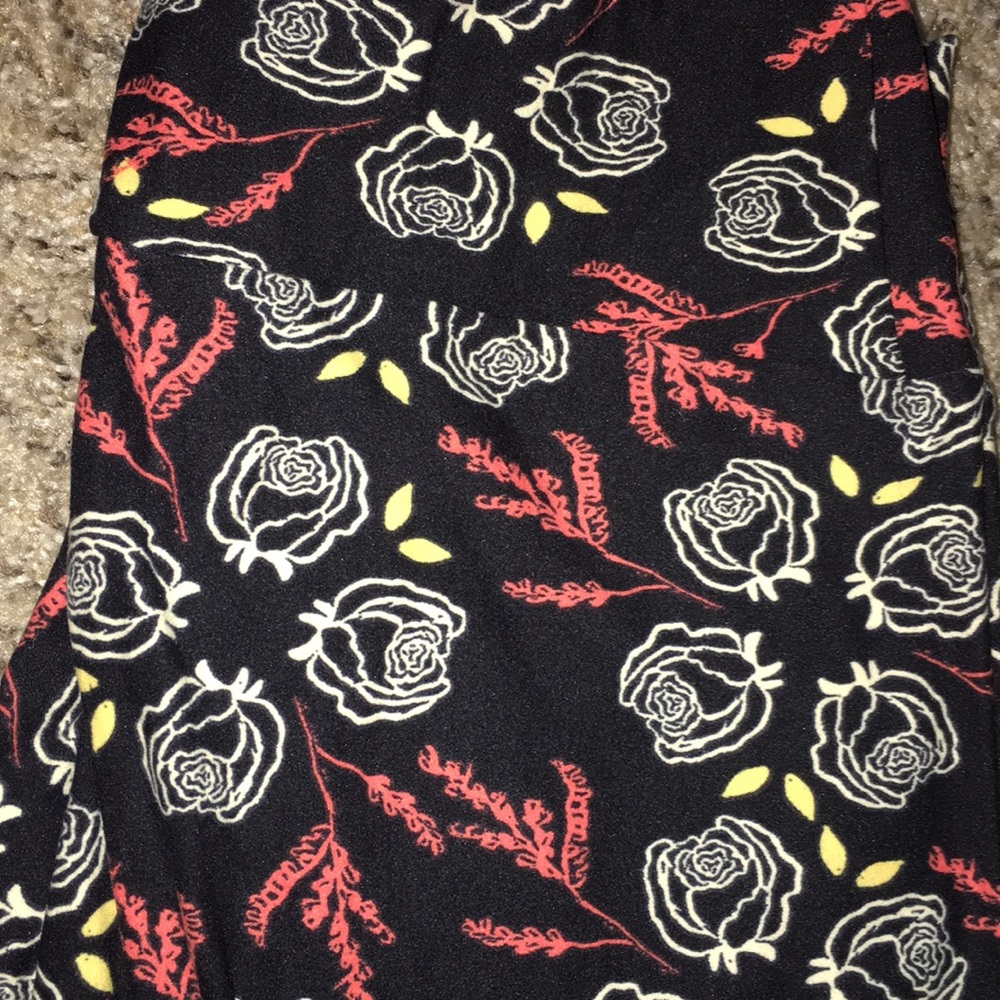 Lularoe black rose leggings